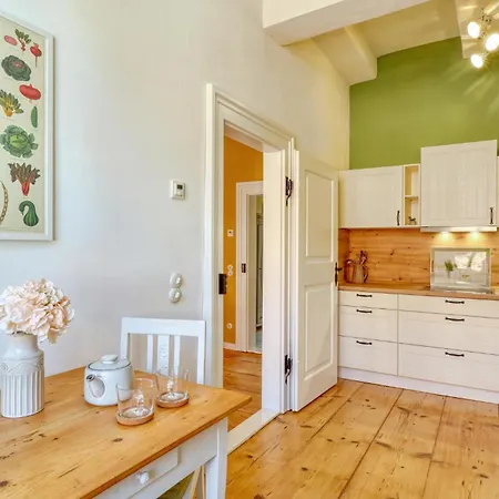 Jutta Apartment *